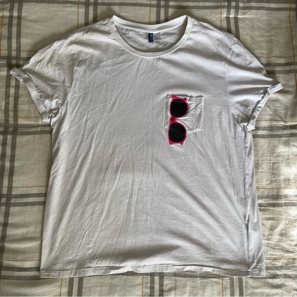 Sunglasses Pocket T-Shirt with Rolled Sleeves - Picture 5 of 7